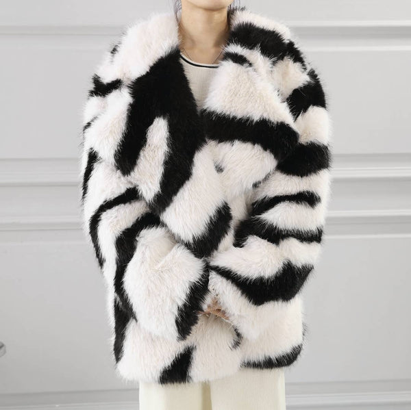 Cappotto in pelliccia sintetica con stampa Zebra