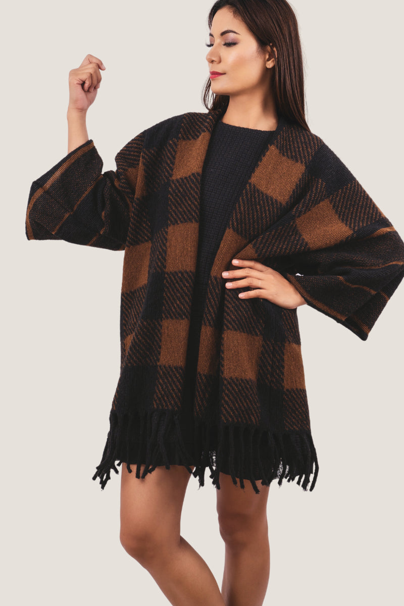 Poncho cardigan marrone scuro con orlo in nappa